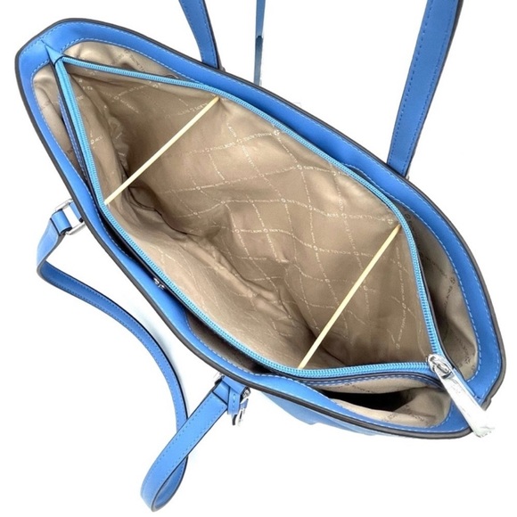 Michael Kors Bag Large Sheila Mf Tote Bag
South Pacific Blue - Picture 7 of 13